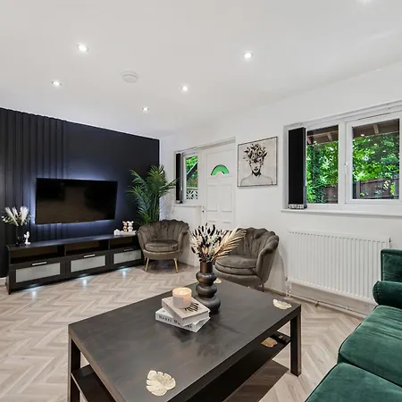 Holiday home Luxury Centre With Free Parking