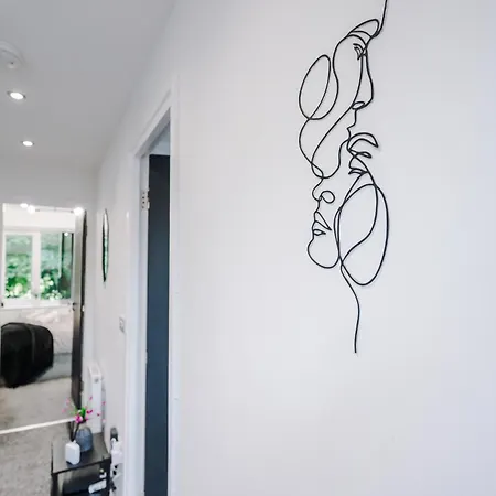 Luxury Centre With Free Parking Будинок відпочинку Лідс