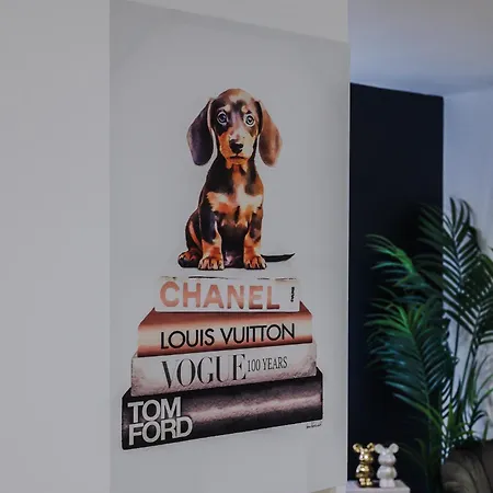 Luxury Centre With Free Parking Будинок відпочинку *